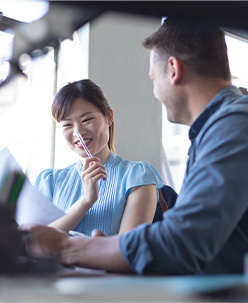 Alunos estudando na English For Business